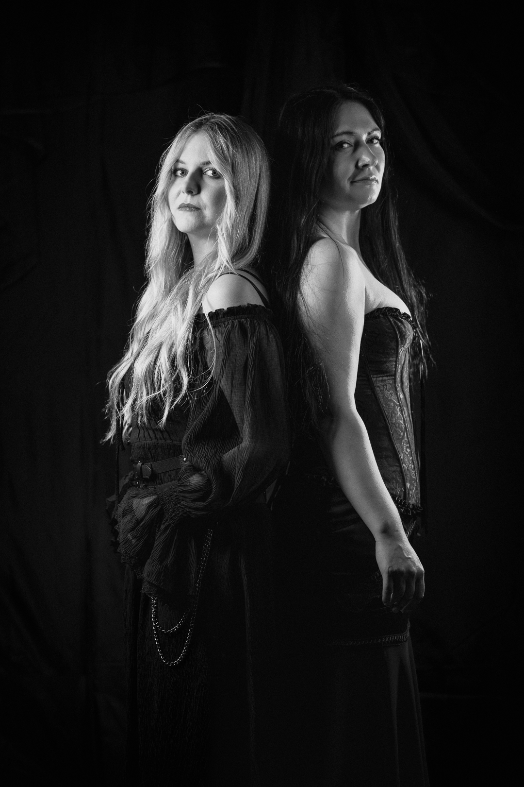 Vocalist Karolina and Keyboardist Justyna